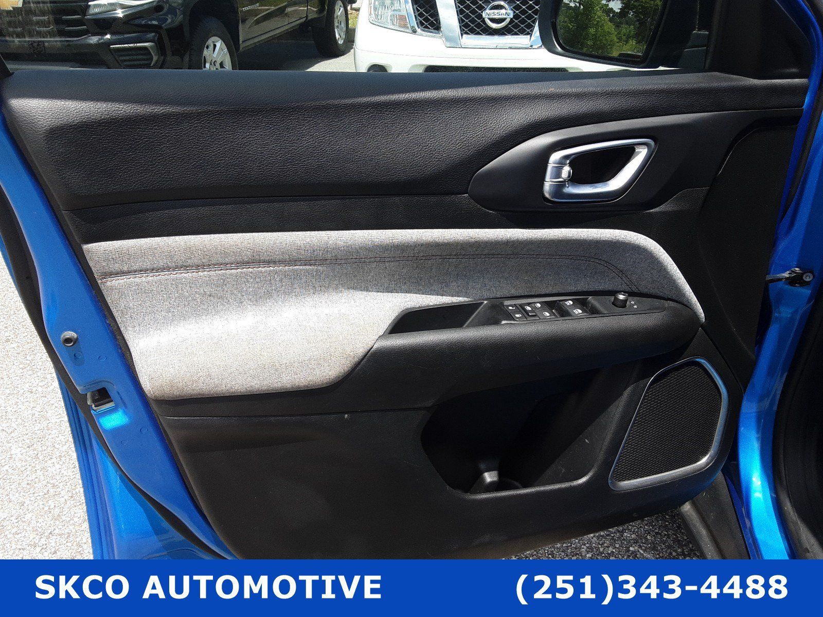 Used 2022 Jeep Compass Latitude w/ Mopar Graphics Package AWD/4WD image 12
