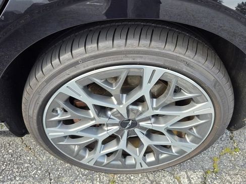 Used 2025 Genesis G90 3.5T AWD/4WD image 11
