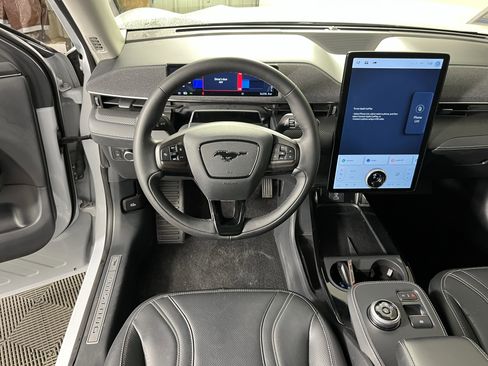 Used 2022 Ford Mustang Mach-E Premium image 13