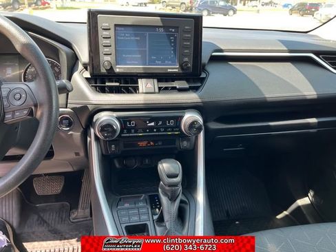 Used 2022 Toyota RAV4 XLE AWD/4WD image 17