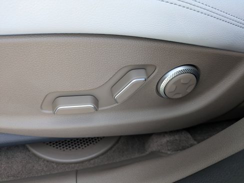 New 2026 Genesis GV70 2.5T Advanced image 18