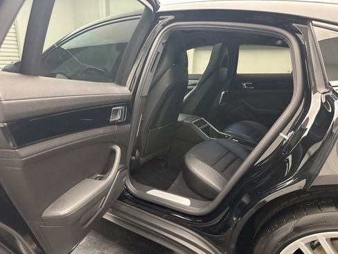 Used 2018 Porsche Panamera 4 image 6