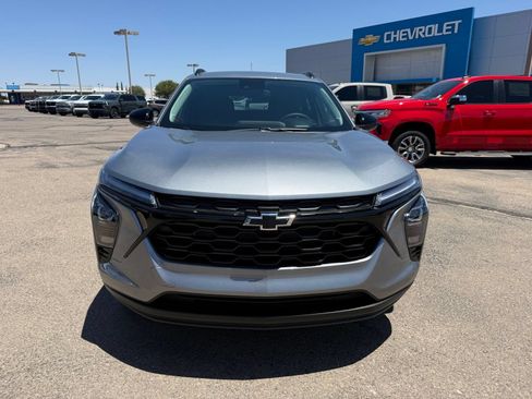 New 2026 Chevrolet Trax LT w/ Midnight Edition FWD image 2