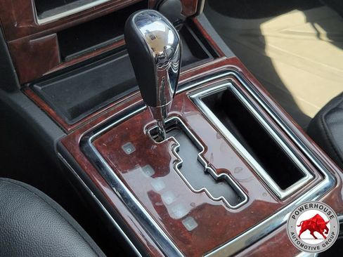 Used 2009 Chrysler 300 Touring RWD image 23