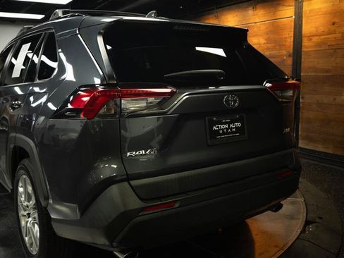 Used 2019 Toyota RAV4 XLE Premium w/ Carpet Mat Package FWD image 6
