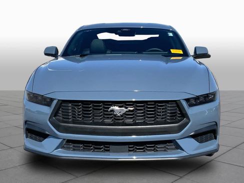 Used 2025 Ford Mustang Coupe RWD image 4