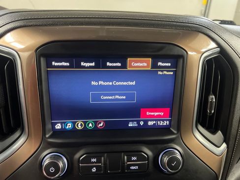 Used 2019 Chevrolet Silverado 1500 High Country w/ Technology Package AWD/4WD image 10