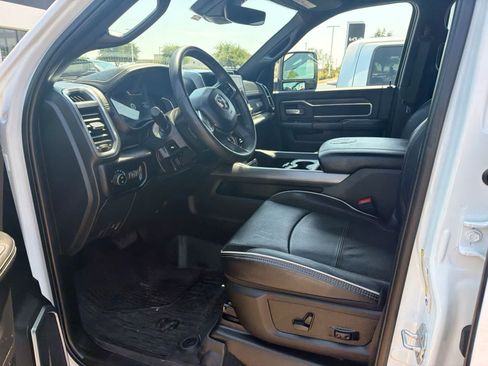 Used 2025 RAM 3500 Laramie AWD/4WD image 3