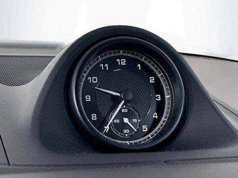 New 2025 Porsche Macan image 16