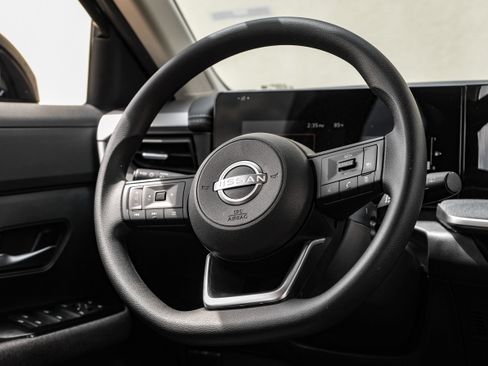 Used 2025 Nissan Kicks SV w/ Illumination Package FWD image 15