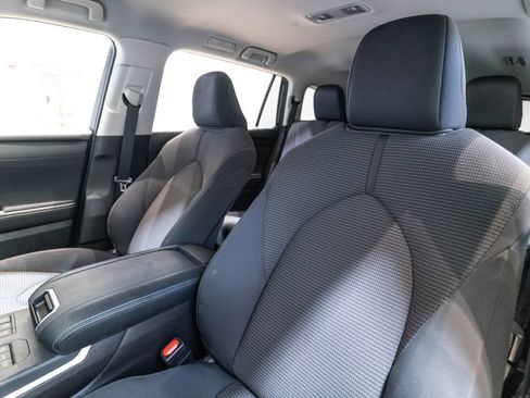 Certified 2025 Toyota Highlander LE AWD/4WD image 6