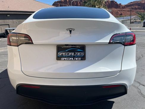 Used 2024 Tesla Model Y Long Range RWD image 26