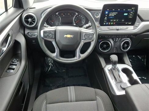 Used 2025 Chevrolet Blazer LT image 11