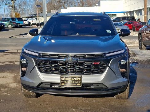 Used 2024 Chevrolet Trax RS image 2