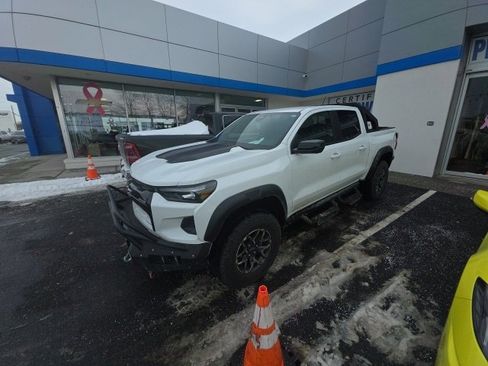 Certified 2024 Chevrolet Colorado ZR2 w/ ZR2 Convenience Package III image 2