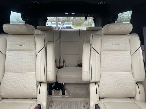 Used 2023 Cadillac Escalade Premium Luxury image 12