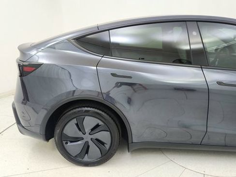 Used 2026 Tesla Model Y Long Range image 6