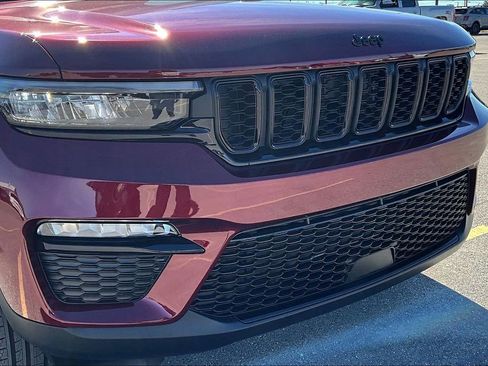 New 2025 Jeep Grand Cherokee Limited w/ Black Appearance Package image 38