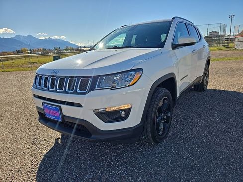 Used 2020 Jeep Compass Latitude image 3