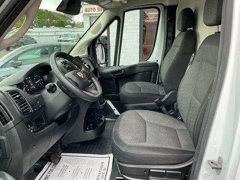 Used 2023 RAM ProMaster 2500 w/ Convenience Group FWD image 9