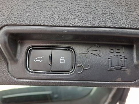 Used 2022 Ford Explorer XLT w/ Equipment Group 202A image 29