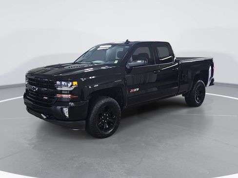 Used 2017 Chevrolet Silverado 1500 LT w/ Midnight Edition AWD/4WD image 9