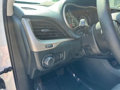Used 2016 Jeep Cherokee Sport FWD image 15