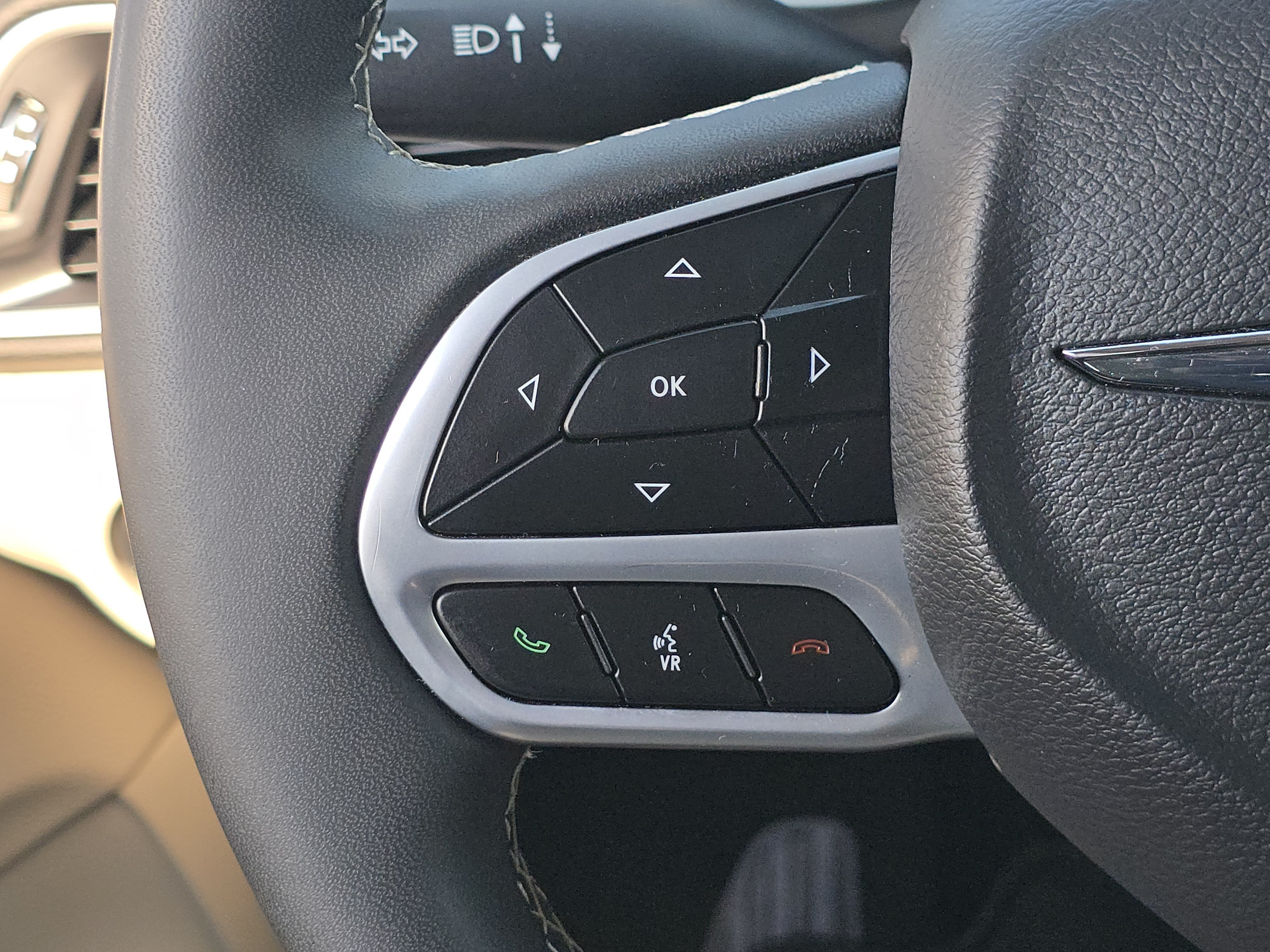 Used 2024 Chrysler Pacifica Touring-L FWD image 26