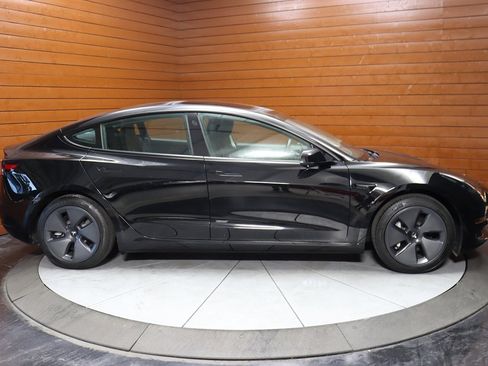Used 2023 Tesla Model 3 Standard Range image 9