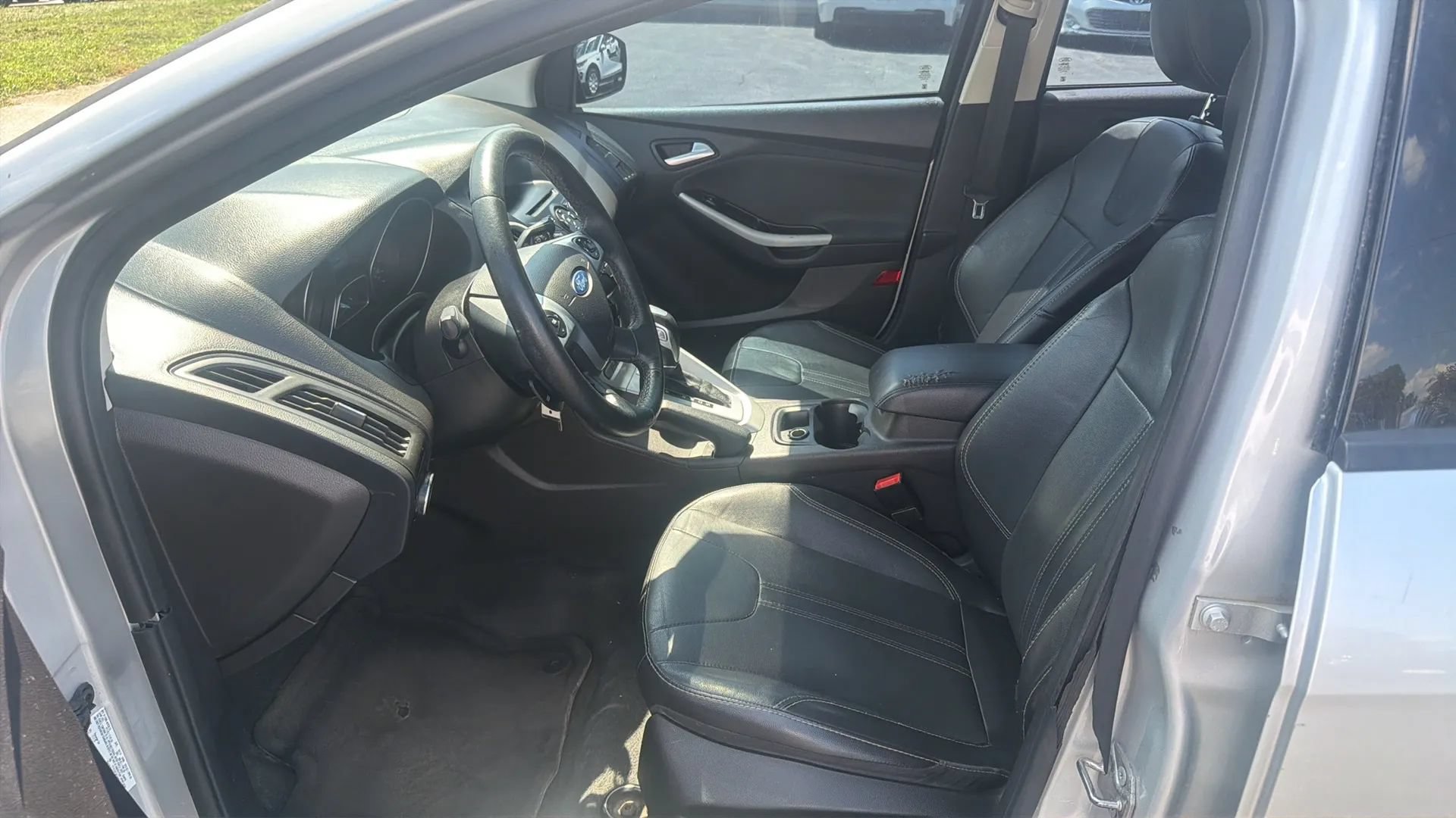 Used 2014 Ford Focus SE w/ Equipment Group 201A FWD image 9