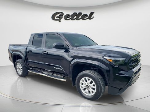 Certified 2024 Toyota Tacoma SR5 AWD/4WD image 3