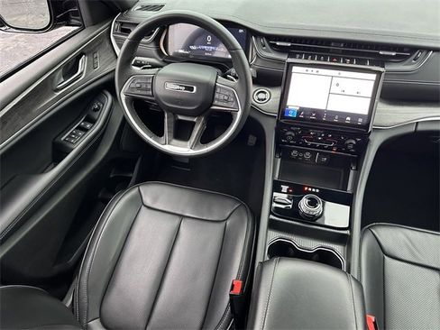 Used 2024 Jeep Grand Cherokee L Limited w/ Luxury Tech Group II image 18