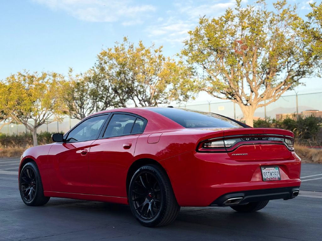 Used 2022 Dodge Charger SXT RWD image 3