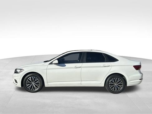 Used 2019 Volkswagen Jetta SE image 2