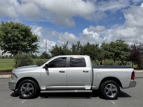 Used 2016 RAM 1500 Classic SLT AWD/4WD image 2