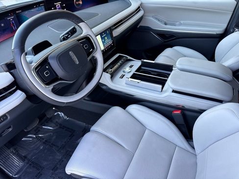 Used 2025 Lincoln Navigator L Reserve AWD/4WD image 10