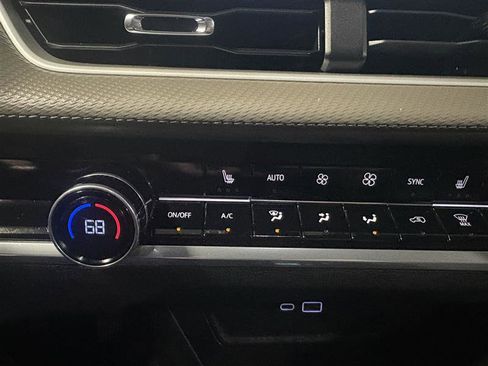 Used 2025 Chevrolet Equinox LT w/ Convenience Package II image 18