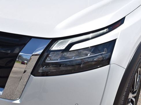 Used 2025 Nissan Pathfinder Platinum w/ Cargo Package FWD image 21