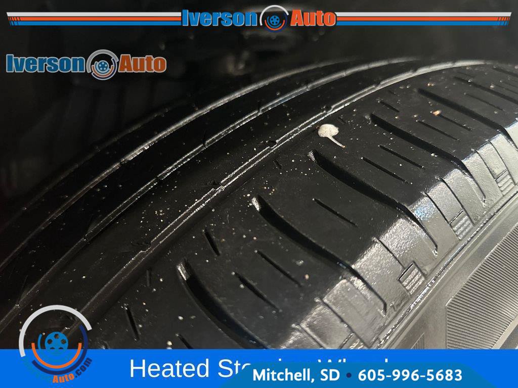 Used 2024 Ford Explorer XLT w/ Equipment Group 202A AWD/4WD image 13
