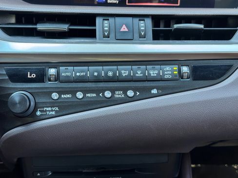Used 2020 Lexus ES 300h FWD image 26