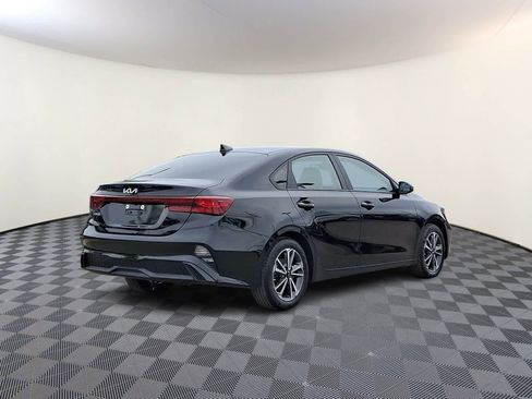 Used 2023 Kia Forte LXS w/ LXS Technology Package FWD image 5