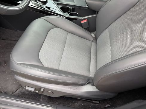 Certified 2023 Kia Niro Wind w/ Wind Preserve Package FWD image 7