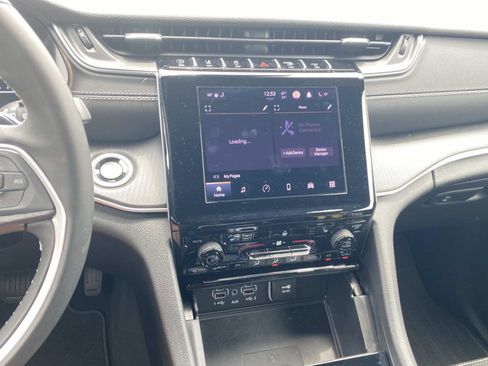 Used 2025 Jeep Grand Cherokee Altitude RWD image 27