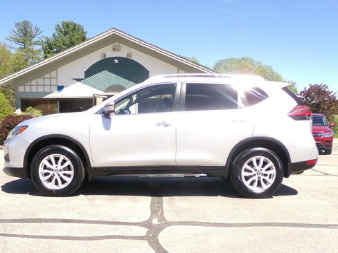 Used 2020 Nissan Rogue SV AWD/4WD image 3