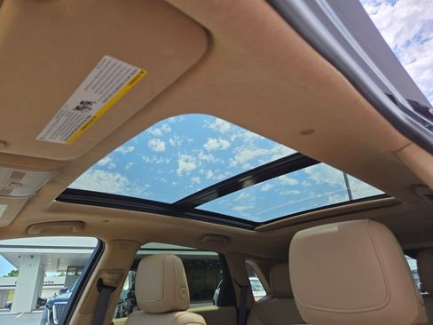 Used 2024 Cadillac XT5 Premium Luxury w/ Platinum Package FWD image 11
