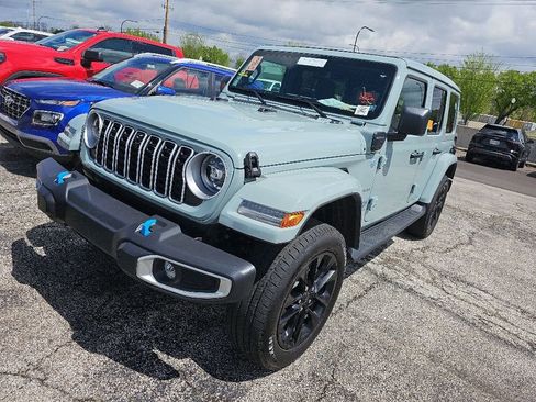 Used 2024 Jeep Wrangler Unlimited Sahara w/ Technology Group AWD/4WD image 5