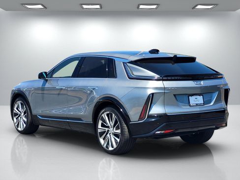 Certified 2025 Cadillac Lyriq Luxury w/ LPO, Floor Liner Package AWD/4WD image 6