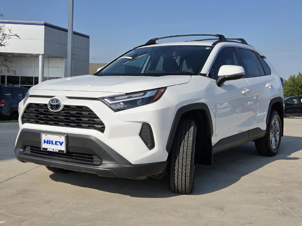 Used 2024 Toyota RAV4 XLE FWD image 2
