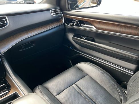 Used 2024 Jeep Grand Wagoneer L 4WD image 10