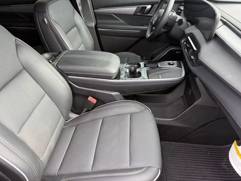 Used 2026 Buick Enclave Preferred w/ Power Package FWD image 8